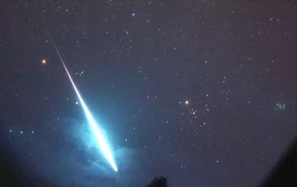 Fenomena Meteor yang Cantik di Langit, Benarkah Berisiko bagi Bumi?