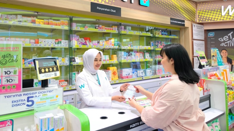 Di Balik Rak Obat dan Layar Digital: Transformasi Peran Apoteker di Era Kesehatan Modern Di Balik Rak Obat dan Layar Digital: Transformasi Peran Apoteker di Era Kesehatan Modern
