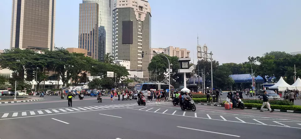 Warga Antusias Tonton Atraksi dan Defile Prajurit dalam Upacara Komando