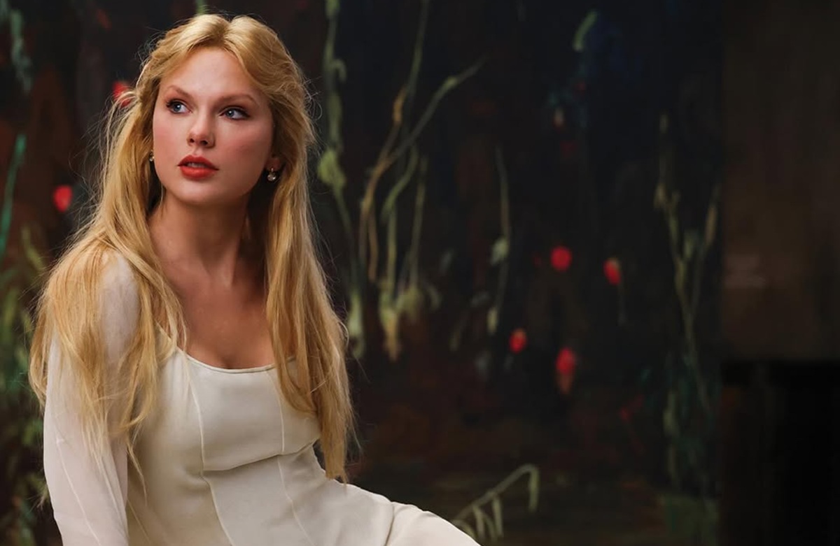Taylor Swift Bercanda Jadi Mata-Mata, Akui Belum Siap Tur Lagi Usai Eras Tour Taylor Swift Bercanda Jadi Mata-Mata, Akui Belum Siap Tur Lagi Usai Eras Tour
