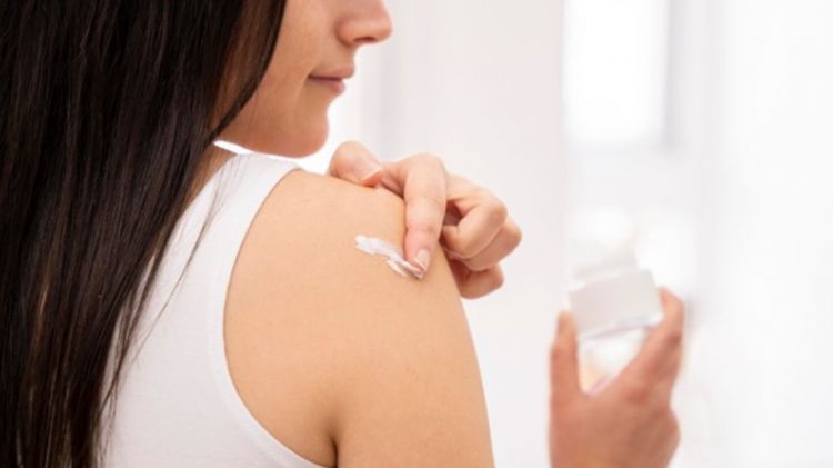 10 Rekomendasi Body Serum untuk Kulit Kering dan Sensitif, Harga di Bawah Rp 100 Ribu 10 Rekomendasi Body Serum untuk Kulit Kering dan Sensitif, Harga di Bawah Rp 100 Ribu