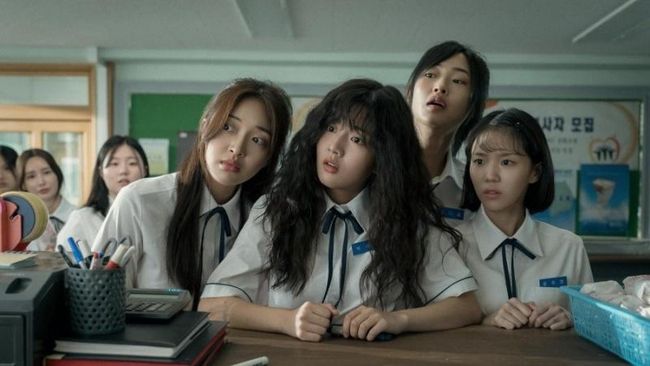 8 Rekomendasi Film Komedi Ringan Terbaik untuk Mengusir Stres dan Penat Seharian