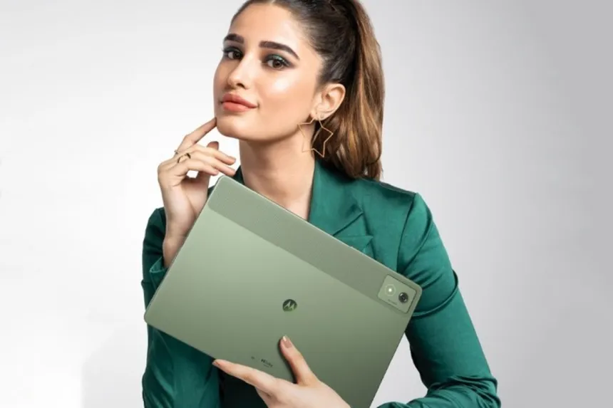 Cara Multitasking di Moto Pad 60 Pro: Koneksi ke Laptop Windows untuk Workflow Kreator