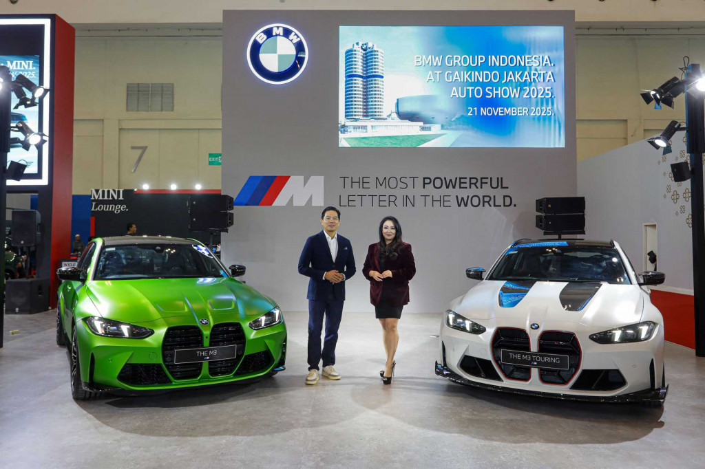 BMW M3 CS Touring dan M3 Competition Sedan Resmi Meluncur di GJAW 2025