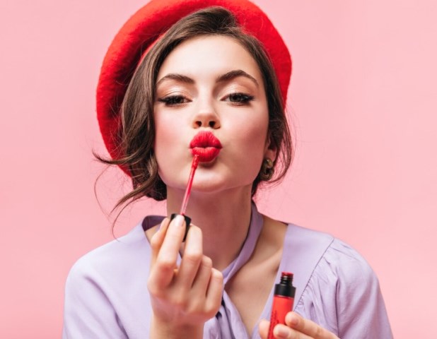 5 Rekomendasi Lipstik Matte yang Melembapkan dan Tak Membuat Bibir Kering 5 Rekomendasi Lipstik Matte yang Melembapkan dan Tak Membuat Bibir Kering