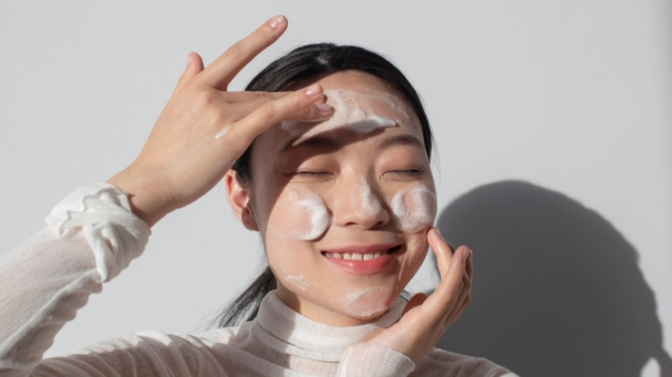 4 Rekomendasi Face Wash Non SLS Aman untuk Kulit Sensitif, Bebas Iritasi dan Efektif