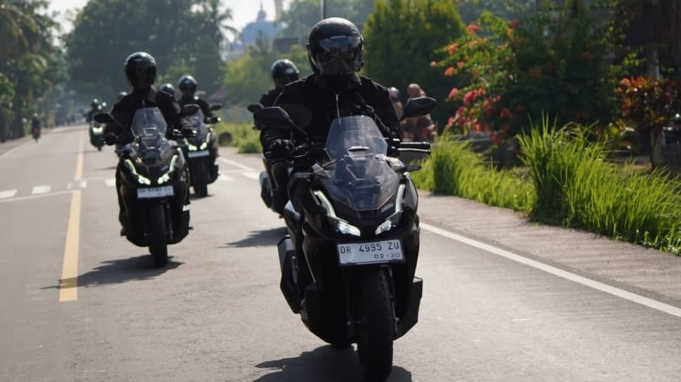 Bukan Cuma Motor, 4 Seragam Resmi ADV160 Ini Bikin Gaya Pengendara Makin Ganteng
