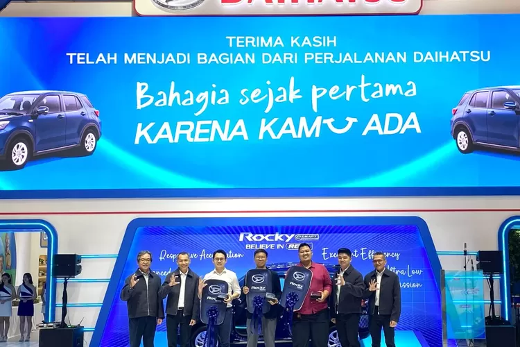 Daihatsu Resmi Serahkan 3 Unit Pertama Rocky Hybrid di GJAW 2025