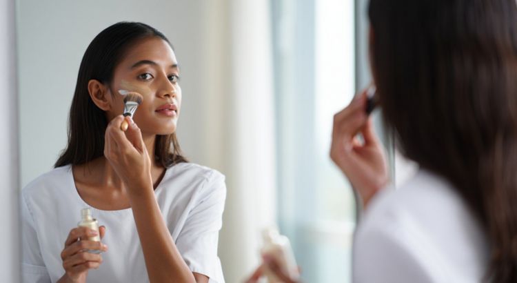 7 Primer Lokal Terbaik untuk Samarkan Pori-Pori, Bikin Kulit Halus dan Flawless