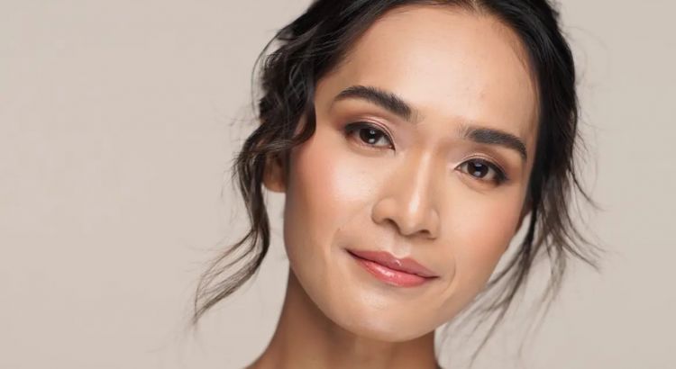 10 Rekomendasi Makeup Terbaik untuk Usia 40 Tahun ke Atas, Ringan dan Samarkan Kerutan