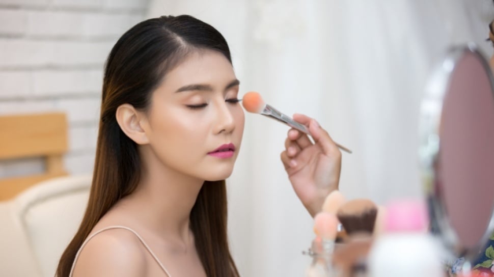 10 Kosmetik Wardah Terbaik untuk Makeup Kondangan Simpel dan Tampilan Flawless