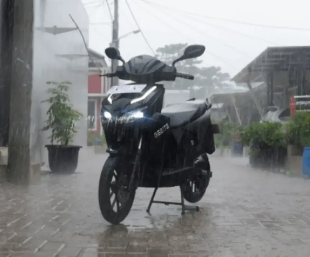 8 Rekomendasi Motor Listrik Terbaik yang Aman Dipakai Saat Musim Hujan, Cek Pilihannya
