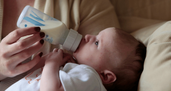 8 Rekomendasi Botol Susu Anti Tersedak untuk Bayi, Pilihan Aman dan Nyaman untuk Si Kecil