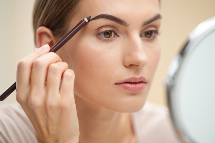 8 Rekomendasi Pensil Alis Terbaik di Bawah Rp50 Ribu untuk Pemula, Bikin Makeup Natural!