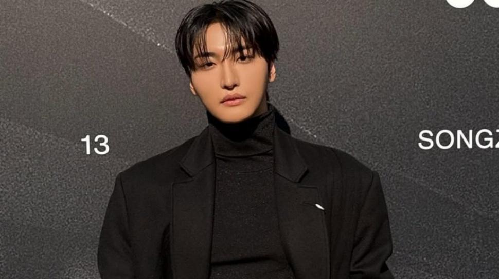 4 Inspirasi Padu Padan Outfit Hitam ala Seonghwa ATEEZ, Stylish untuk Daily Look