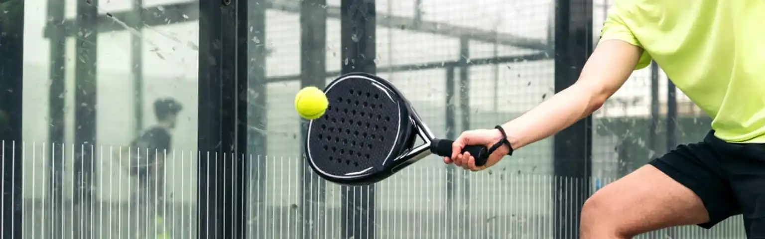 Perbedaan Olahraga Padel dan Tenis: Fakta, Keunikan, dan Rekomendasi Tempat Terbaik