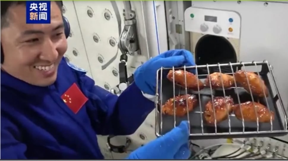 Astronot Cina Sukses Gelar Barbeque Pertama di Luar Angkasa, Seperti Apa Prosesnya? Astronot Cina Sukses Gelar Barbeque Pertama di Luar Angkasa, Seperti Apa Prosesnya?