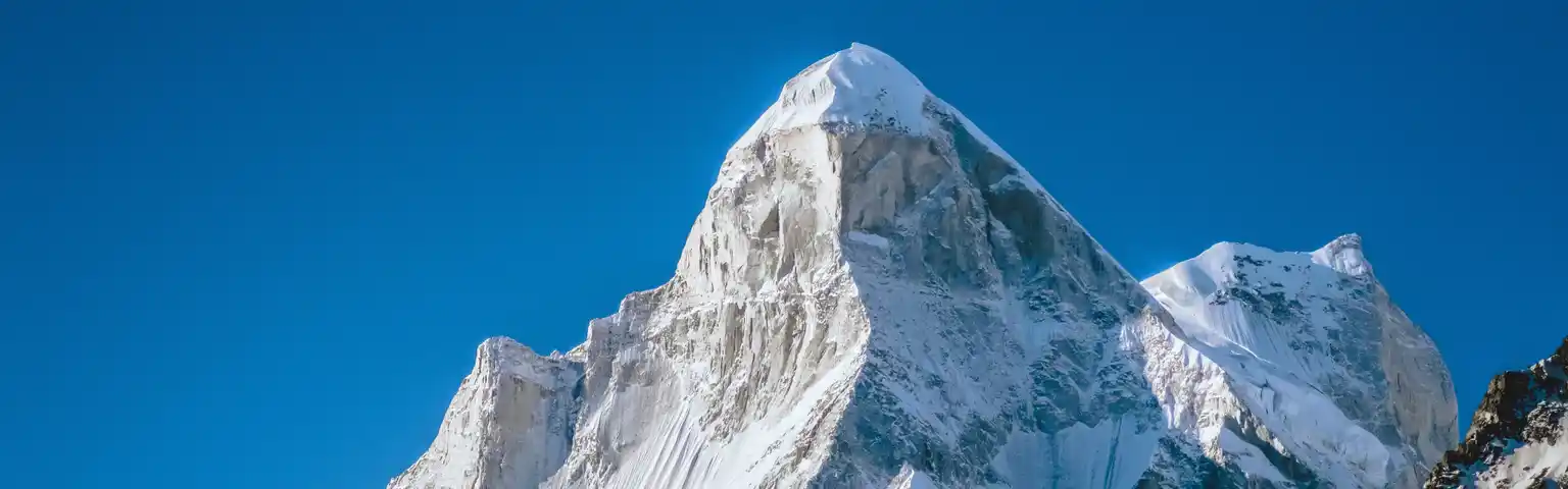 Menjelajah Gunung Salju Indonesia: Keindahan dan Tantangan Pegunungan Cartenz Terungkap