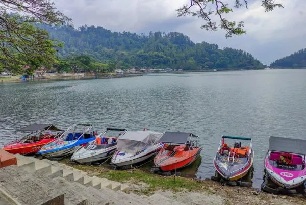 Telaga Ngebel Ponorogo: Keindahan Alam Tersembunyi yang Wajib Dikunjungi Wisatawan