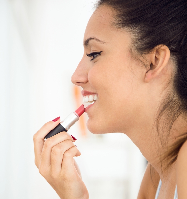 5 Lipstik Matte Warna Red Wine di Bawah Rp100 Ribu, Cantik & Tahan Lama!