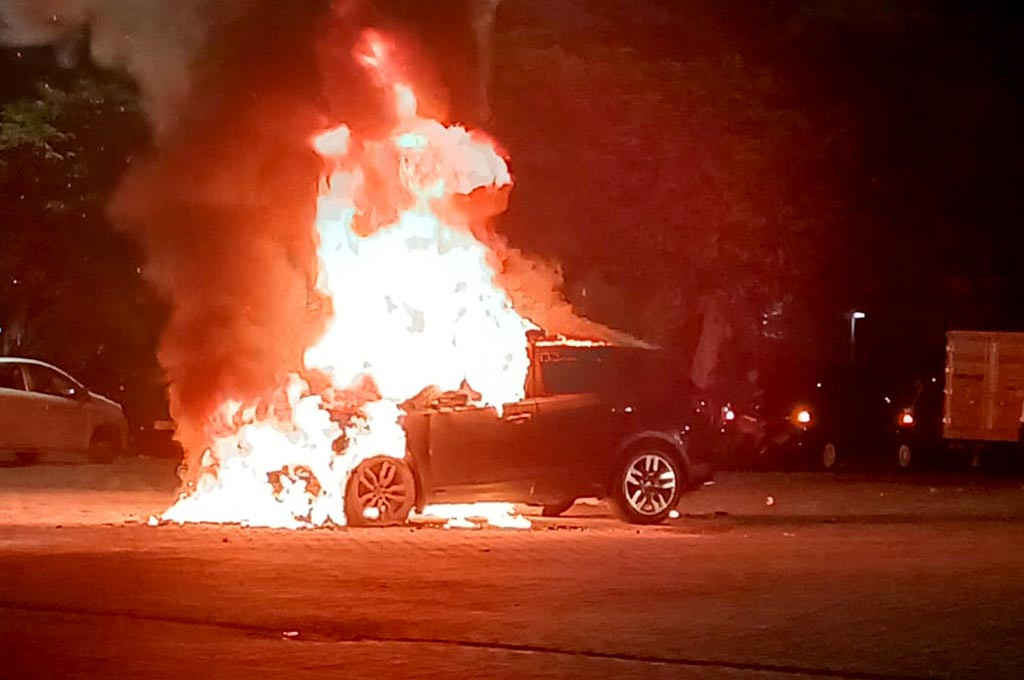 Lima Langkah Aman Mengatasi Kebakaran Mobil di Jalan: Panduan Praktis dan Cepat Tanggap