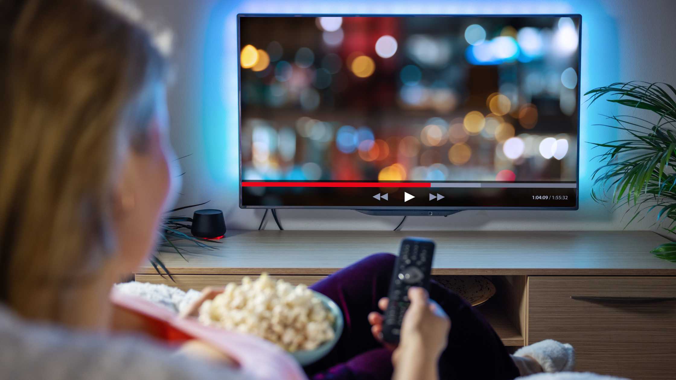 Cara Praktis Menonton YouTube di TV dengan Smart TV Polytron, Simak Panduan Lengkapnya!