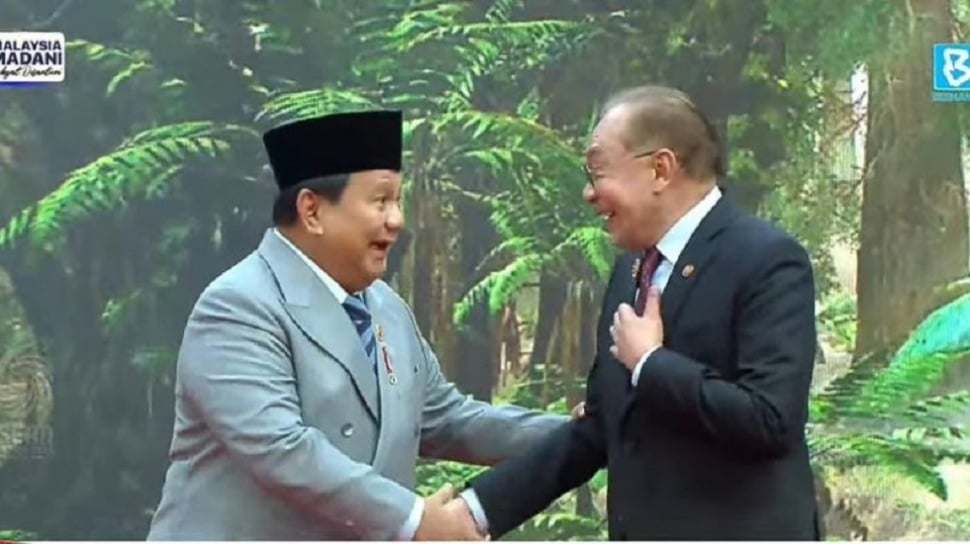 Bromance di KTT ASEAN: Prabowo Dipeluk Erat PM Malaysia, Tertawa Lepas Bak Sahabat Lama