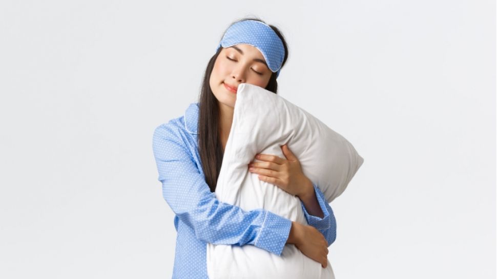 8 Alasan Ilmiah Tidur Cukup Jadi Rahasia Skincare Anti-Aging Paling Efektif