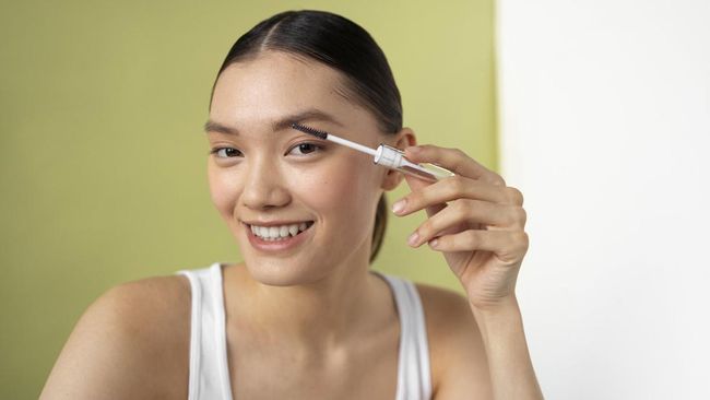 11 Rekomendasi Serum Bulu Mata Terbaik untuk Memanjangkan dan Melebatkan Secara Efektif