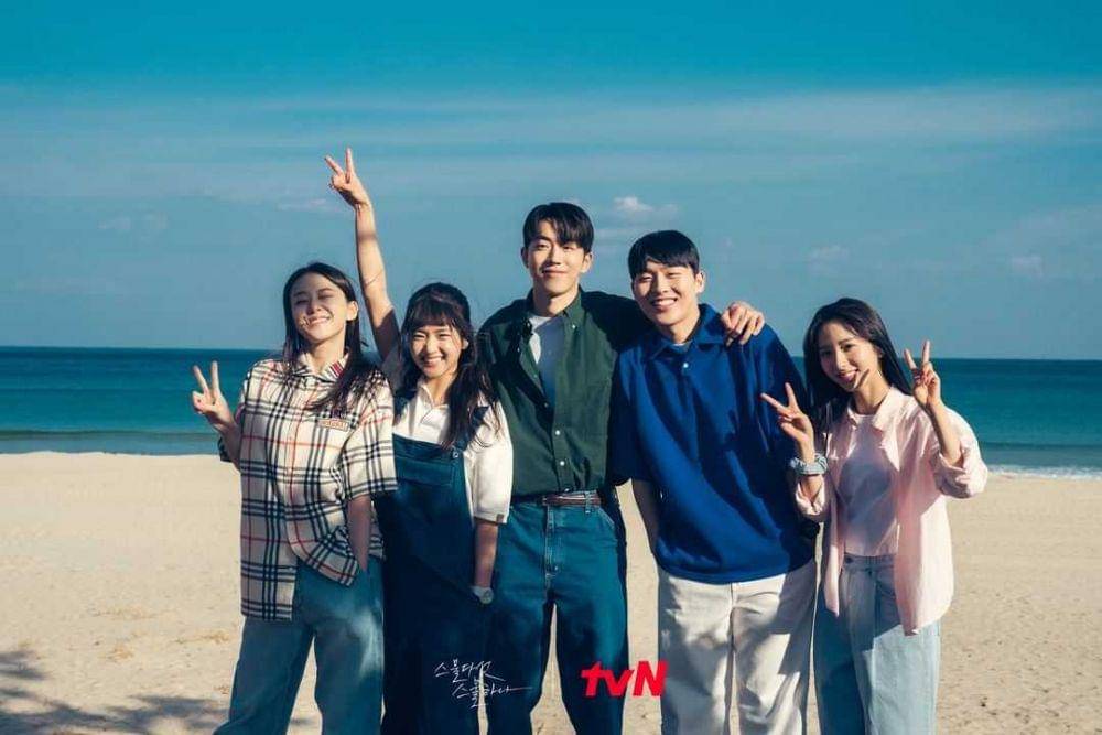 9 Rekomendasi Drama Korea dengan Latar 80-an dan 90-an yang Wajib Ditonton Fans K-Drama