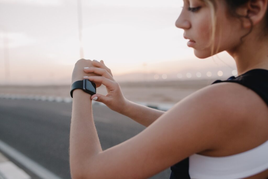 7 Rekomendasi Smartwatch Terbaik untuk Trail Running dan Harga Terjangkaunya