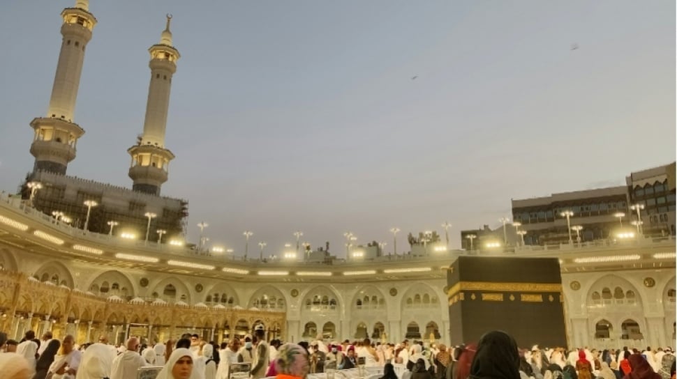Stop Menunda! 6 Alasan Umrah di Usia Muda Lebih Untung dan Berarti bagi Masa Depan