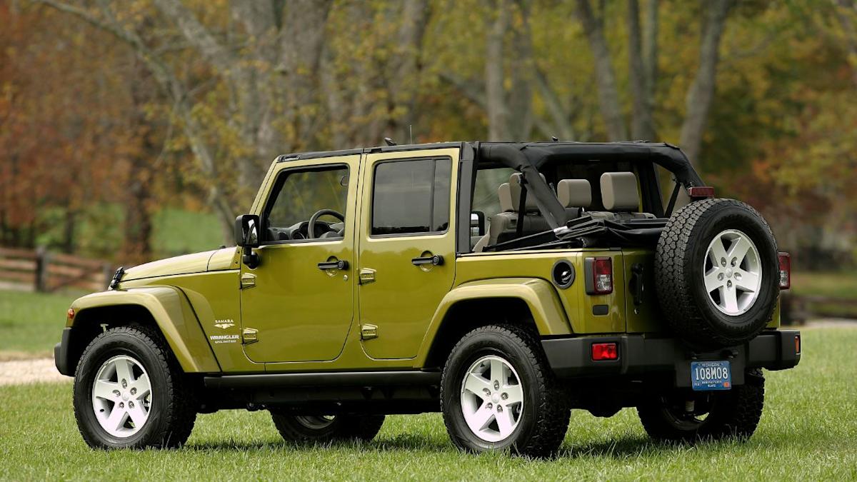 Deretan Mobil yang Sebenarnya Tidak Cocok Dijadikan Versi Convertible Deretan Mobil yang Sebenarnya Tidak Cocok Dijadikan Versi Convertible