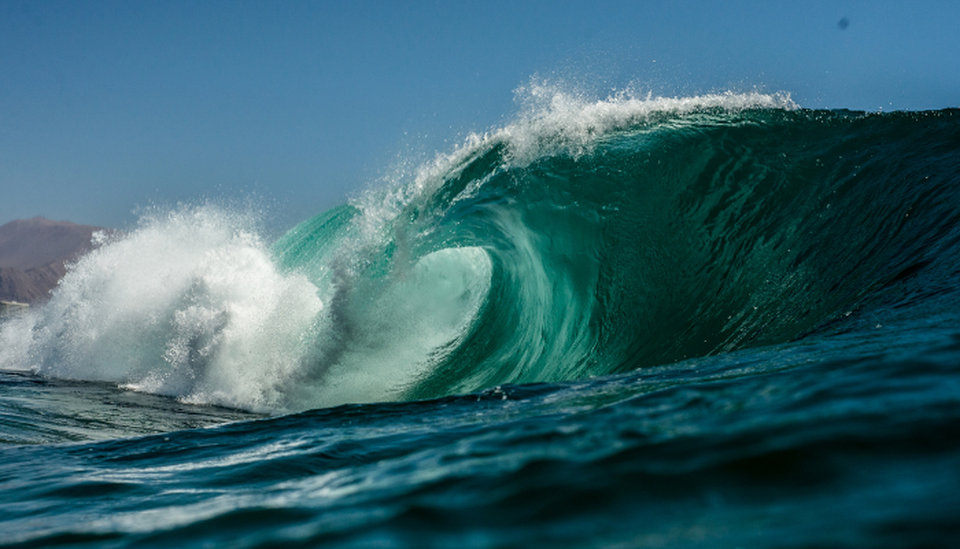 Mengenal Gelombang Swell: Bahaya Tersembunyi yang Bisa Picu Bencana Laut Serius