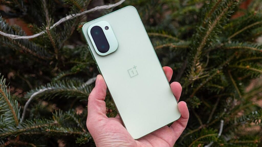 Perbandingan Smartphone Midrange Premium: Fokus dan Keunggulan OnePlus 15R vs Samsung Galaxy S25 FE