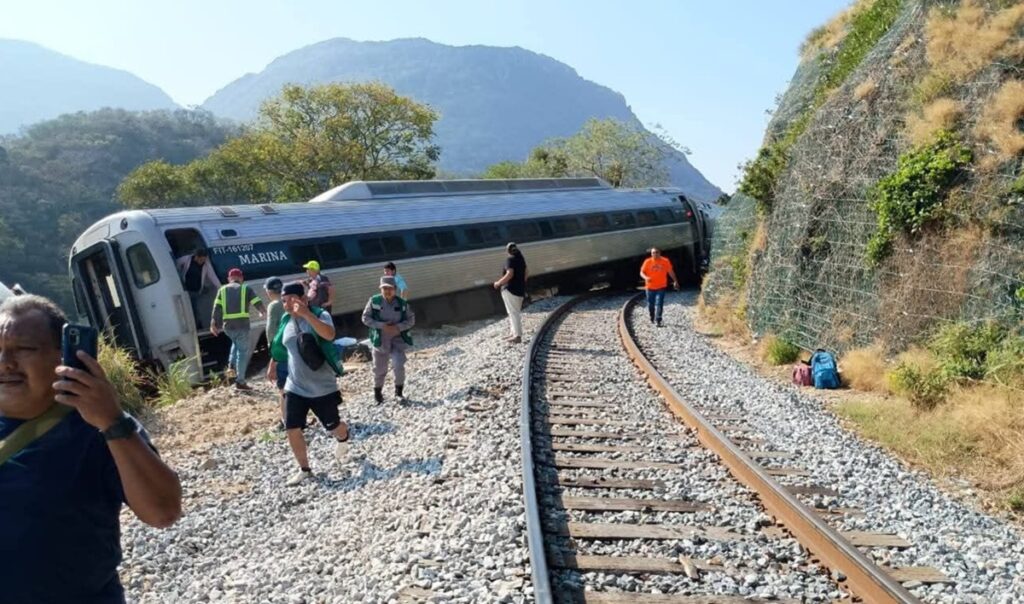 Belasan Penumpang Meninggal Dunia dalam Kecelakaan Kereta Antarsamudra di Oaxaca