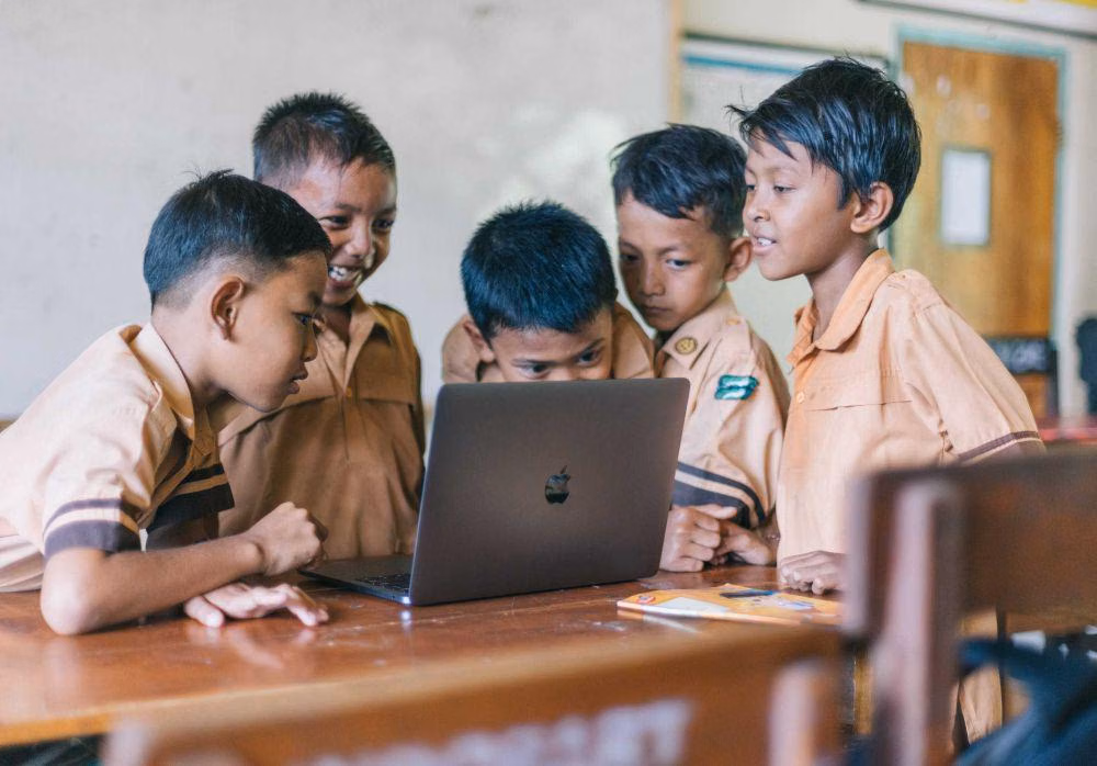 Kenali Penyebab Anak Sulit Menyesuaikan Diri di Lingkungan Sekolah Baru