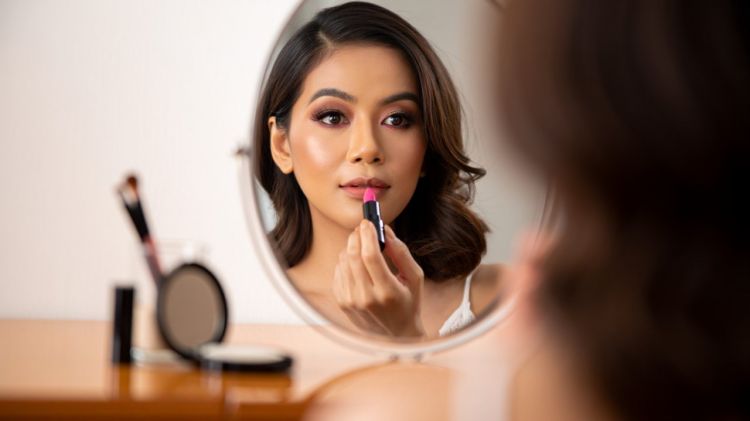 Pilihan Lipstik Viva untuk Usia 40 Ke Atas: Warna Natural yang Tahan Lama dan Bikin Fresh