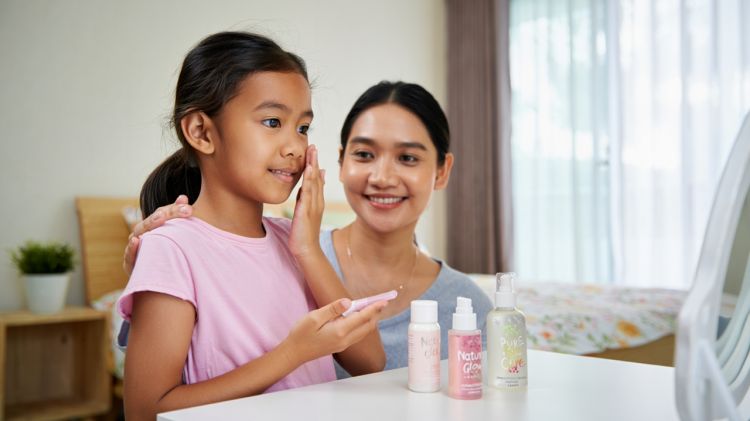 Rekomendasi Skincare Aman untuk Anak Usia 10 Tahun agar Kulit Tetap Sehat dan Cerah Sehari-hari Rekomendasi Skincare Aman untuk Anak Usia 10 Tahun agar Kulit Tetap Sehat dan Cerah Sehari-hari