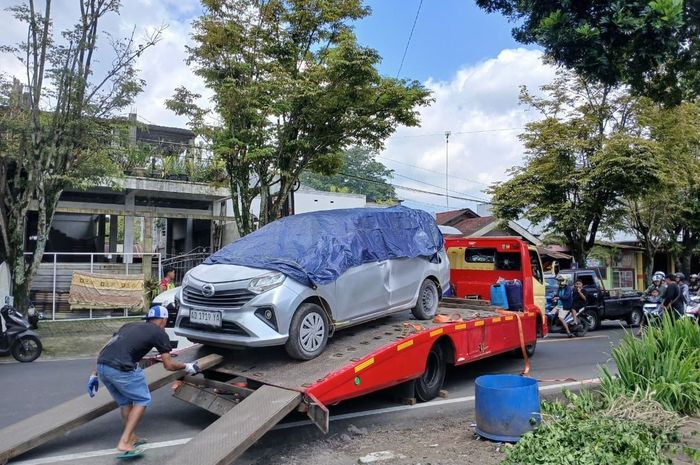Viral Penemuan Benda Misterius di Jok Mobil Sigra Saat Isi Bensin, Ini Faktanya