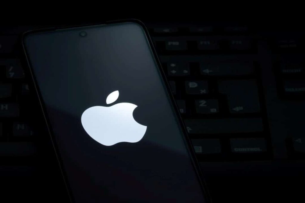 Desain inovatif iPhone lipat tampil dalam bocoran render CAD dengan garis kontur terbaru