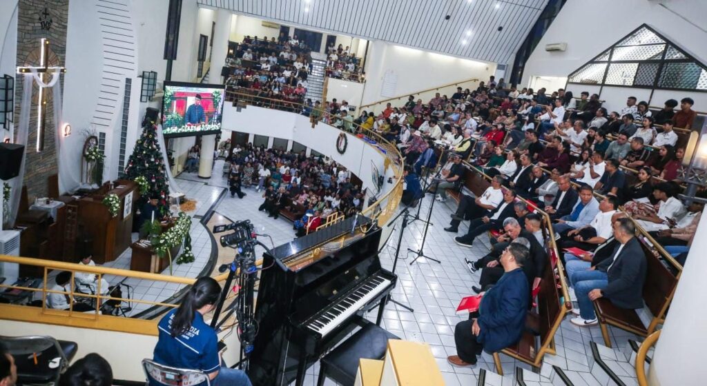 Malam Natal Khidmat dan Damai di Kota Bandung: Tradisi Kudus yang Terjaga dengan Baik