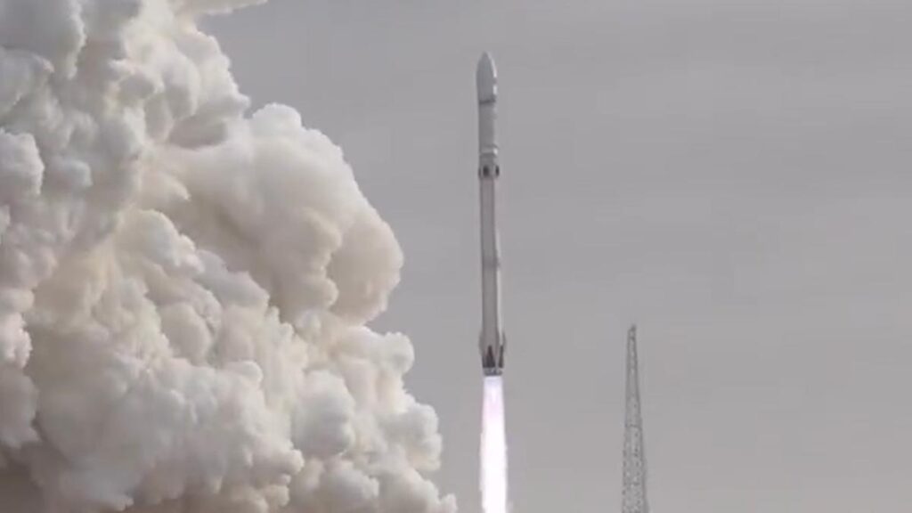 Roket Peluncur Serbaguna Tembus Orbit, Namun Sistem Pemulihan Booster Gagal Total
