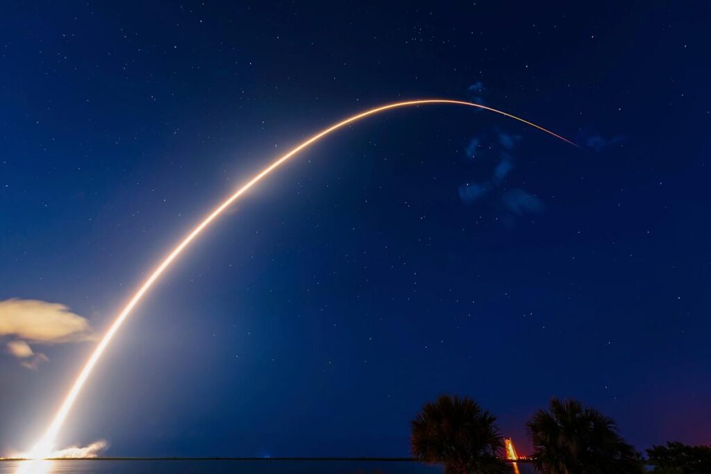 Kilas Peluncuran Roket: Catatan Baru SpaceX & Tantangan Cuaca dari Misi Lainnya