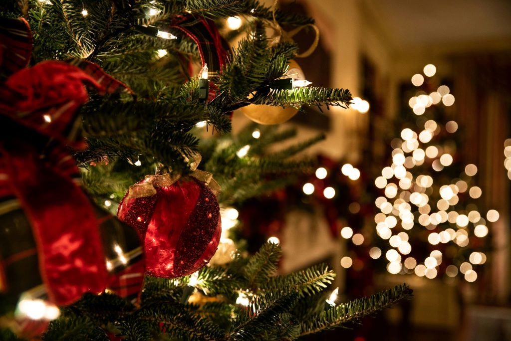 7 Tradisi Natal Unik di Berbagai Negara, Tak Selalu Soal Kado Hadiah