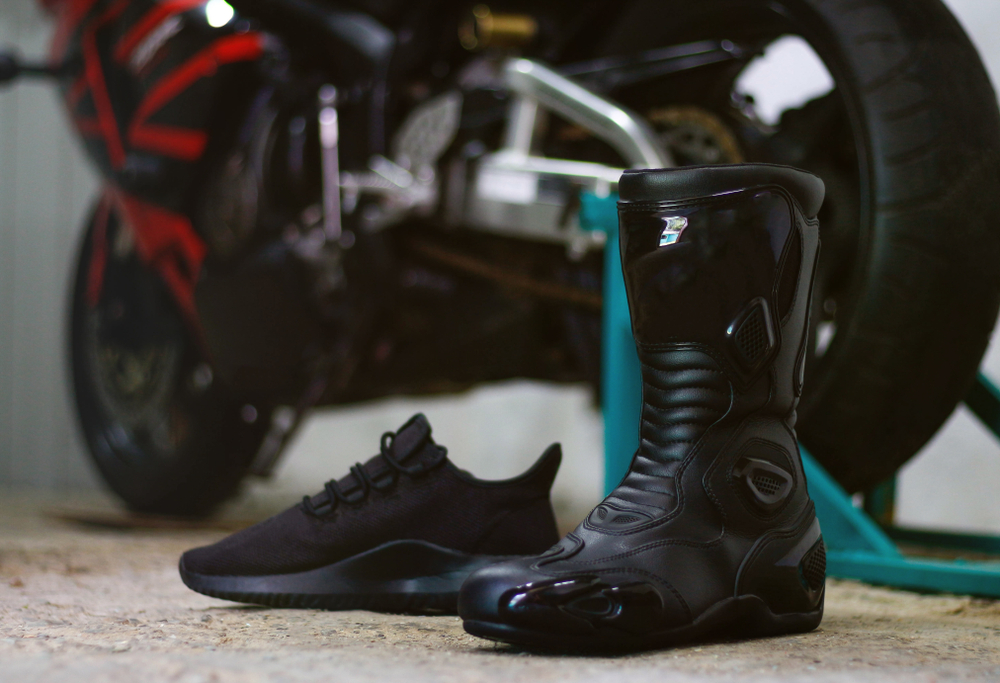 10 Sepatu Touring Terbaik untuk Perjalanan Jauh: Nyaman, Tahan Lama, dan Aman di Jalan