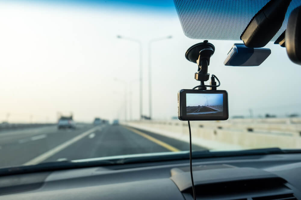 Panduan Pasang Dashcam Mobil di Rumah dengan Mudah dan Irit Biaya, Simak Caranya!