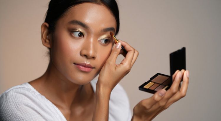 10 Palette Eyeshadow Multifungsi: Rekomendasi untuk Mata, Blush, dan Highlighter Sekaligus 10 Palette Eyeshadow Multifungsi: Rekomendasi untuk Mata, Blush, dan Highlighter Sekaligus