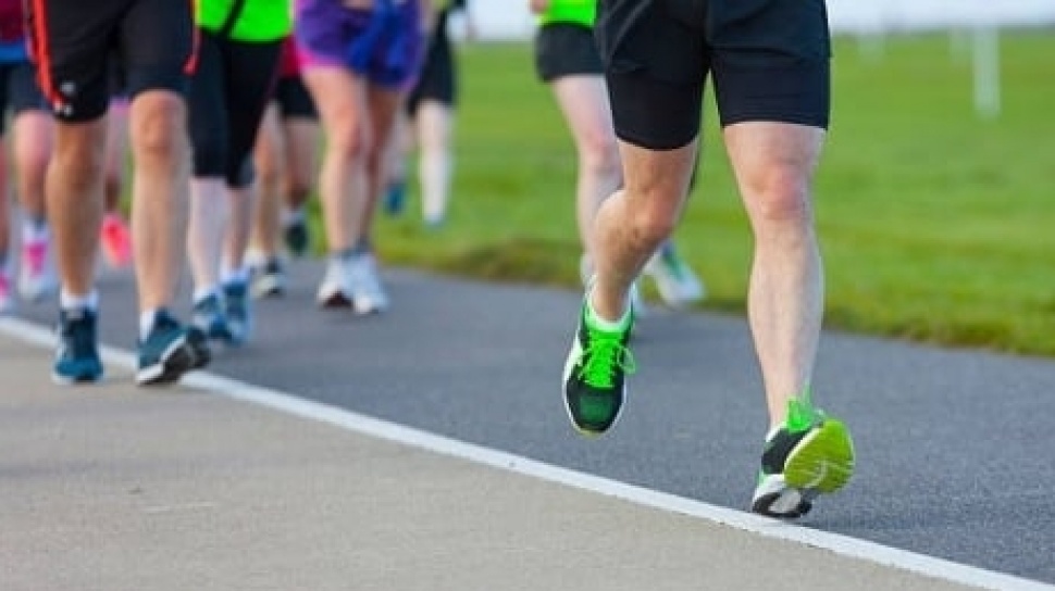 4 Cara Memilih Sepatu Sesuai Bentuk Kaki untuk Kenyamanan dan Kesehatan Kaki Anda
