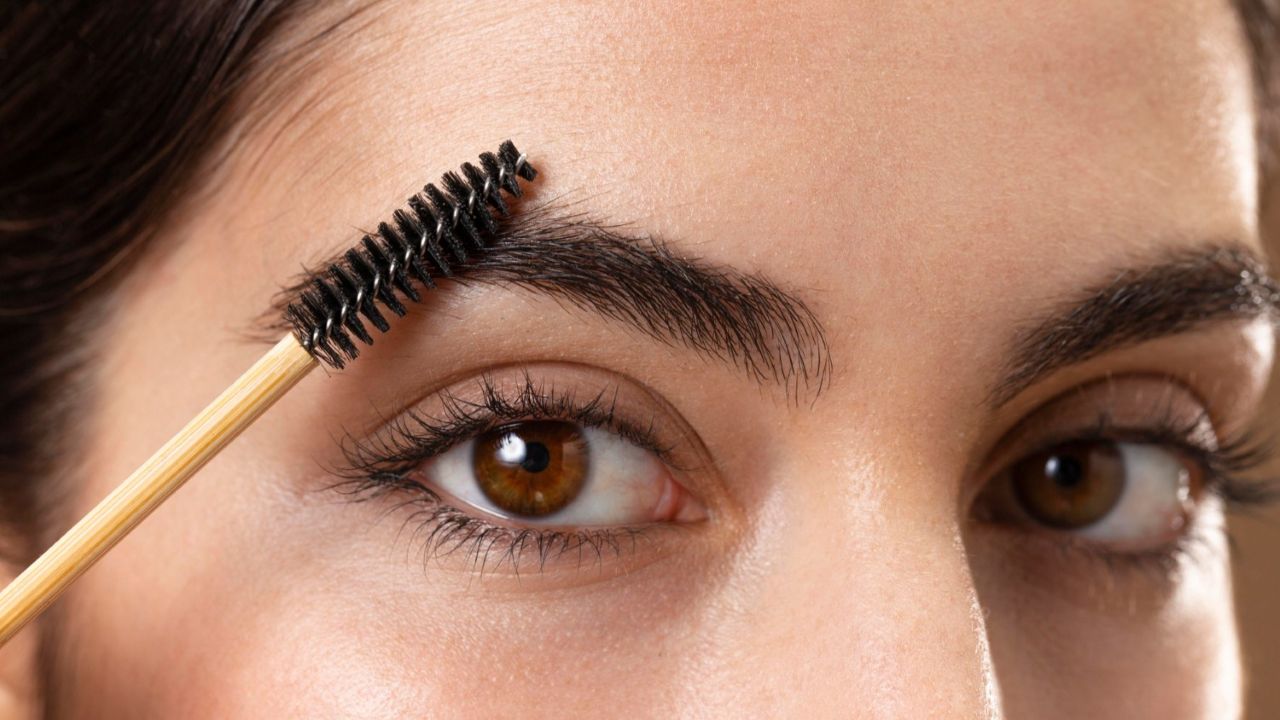 Rahasia Alis Simetris dan Natural: Teknik Mudah Membentuk Alis Seimbang Memikat Rahasia Alis Simetris dan Natural: Teknik Mudah Membentuk Alis Seimbang Memikat